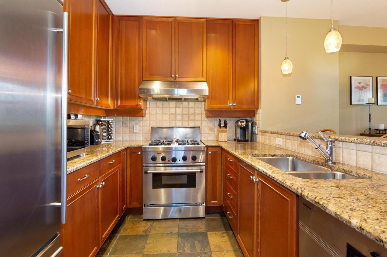 Taluswood The Heights 18 | Mountainside Townhome W/ Ski Access, Hot Tub, Tranquil Views Whistler Buitenkant foto
